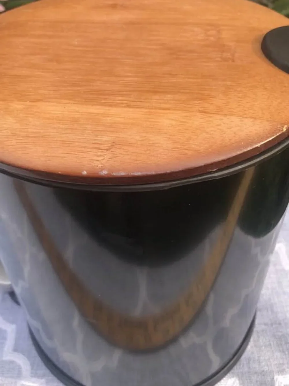 Metal counter top compost container can black with wood lid , removeable inside